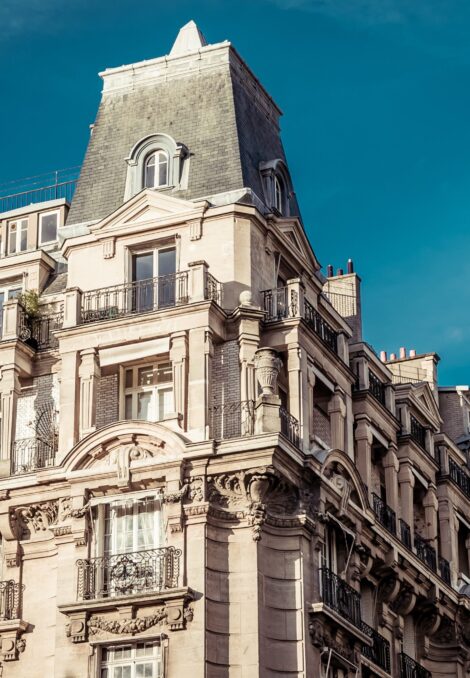 Low angle shot of a beautiful historical architectural structure in Paris, France A low angle shot of a beautiful historical architectural structure in Paris, France